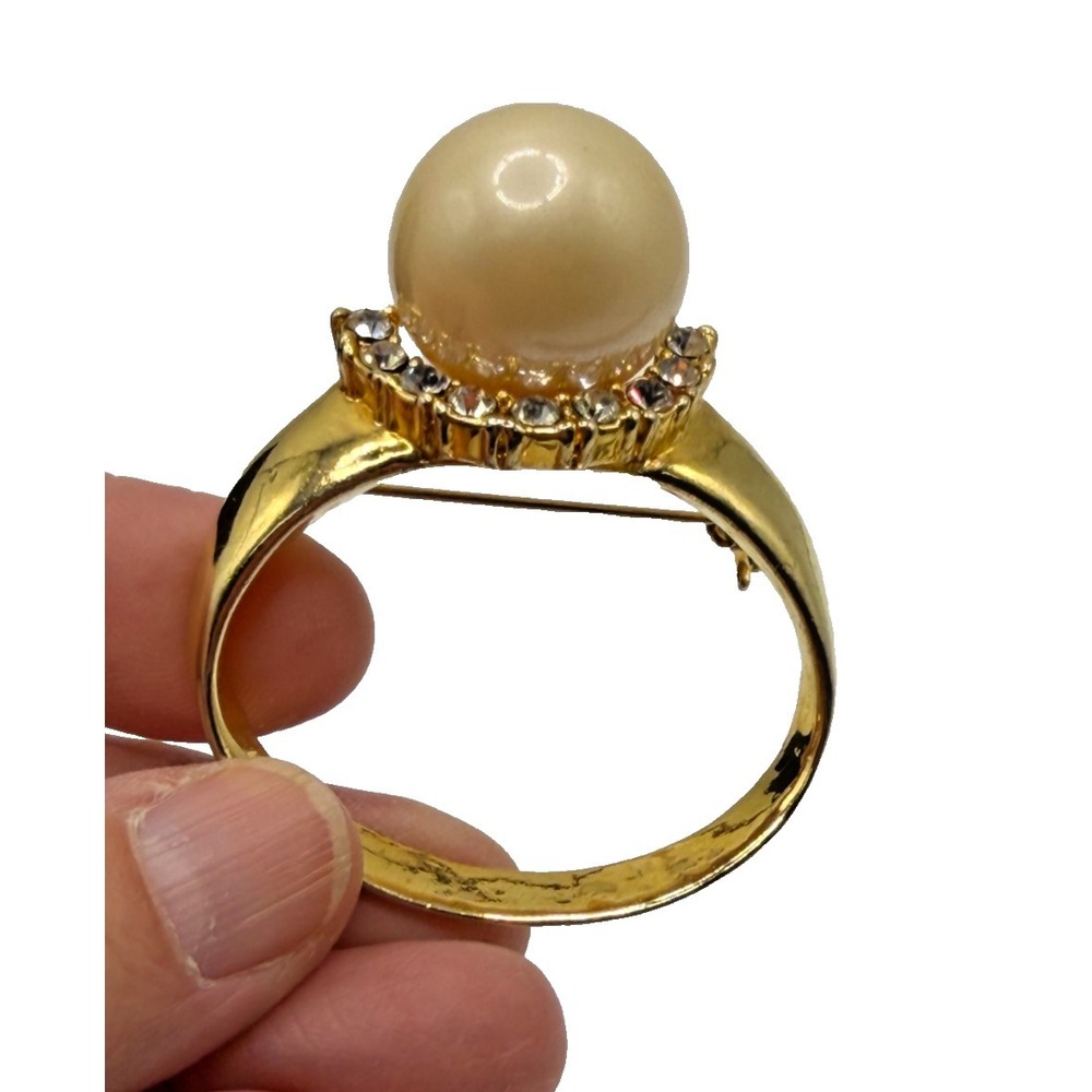 Vintage Goldtone and Faux Pearl Ring Shaped Brooch